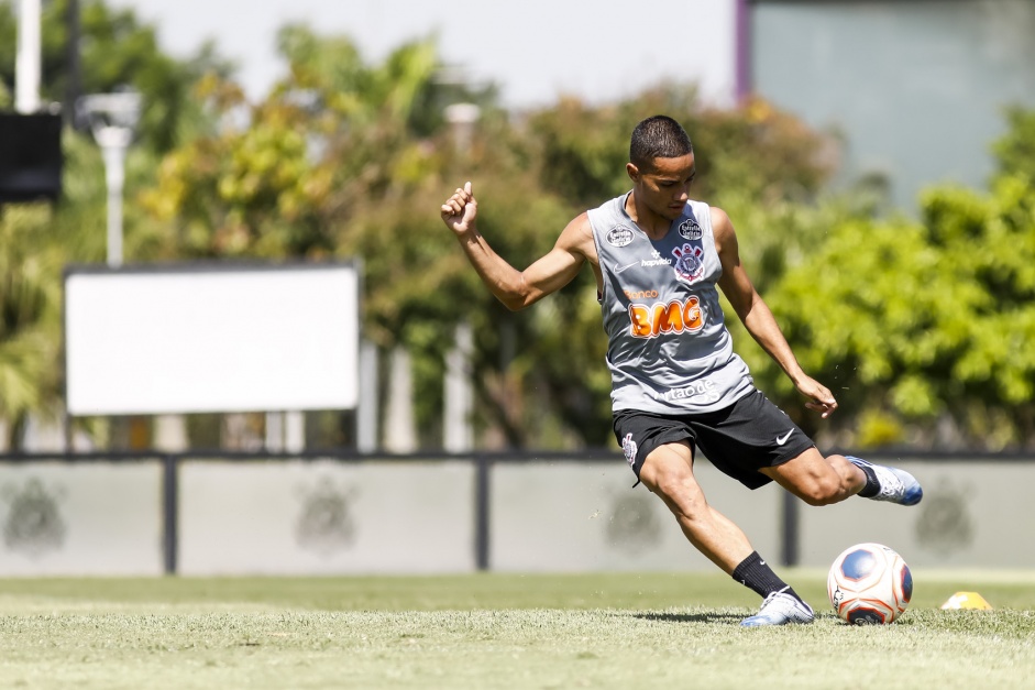 Atacante Madson em treino do Corinthians
