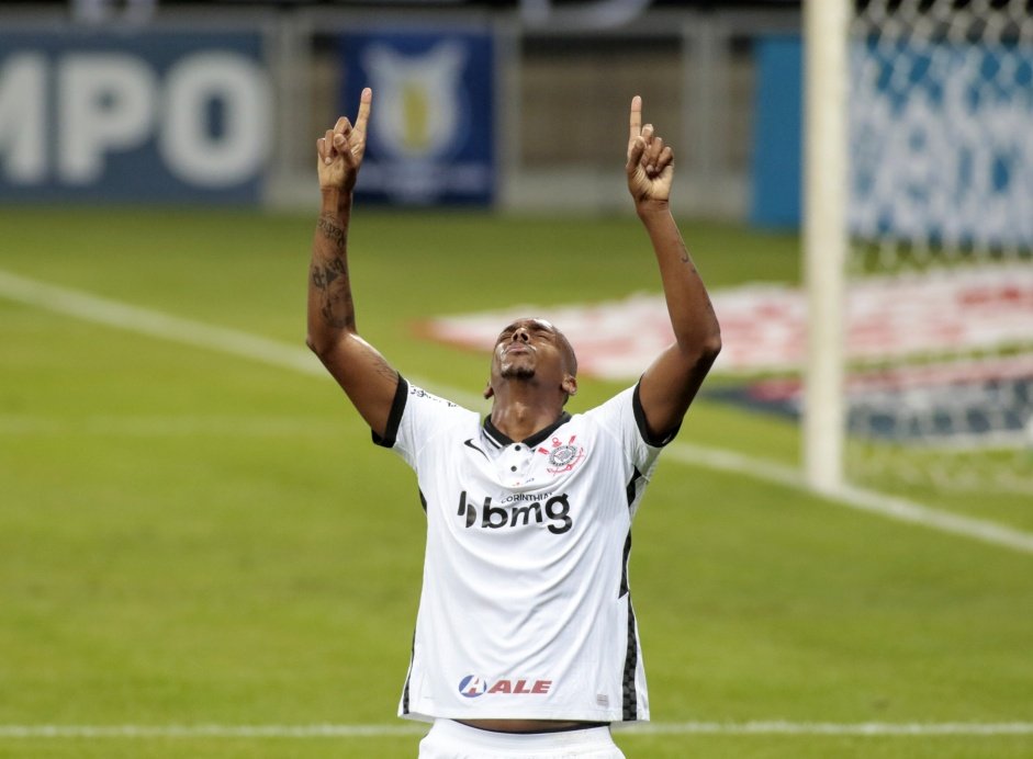 J marcou o primeiro gol do Corinthians diante o Atltico Mineiro, pelo Brasileiro