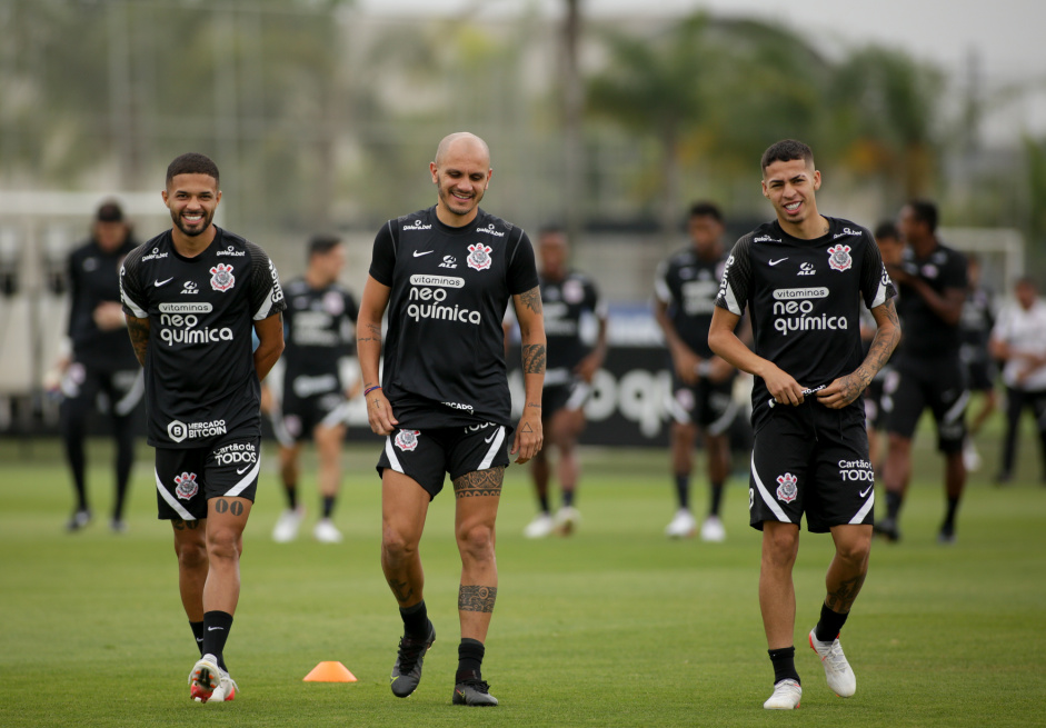 Vitinho, Fbio Santos e Gabriel Pereira durante treino do Corinthians para jogo contra o Cear