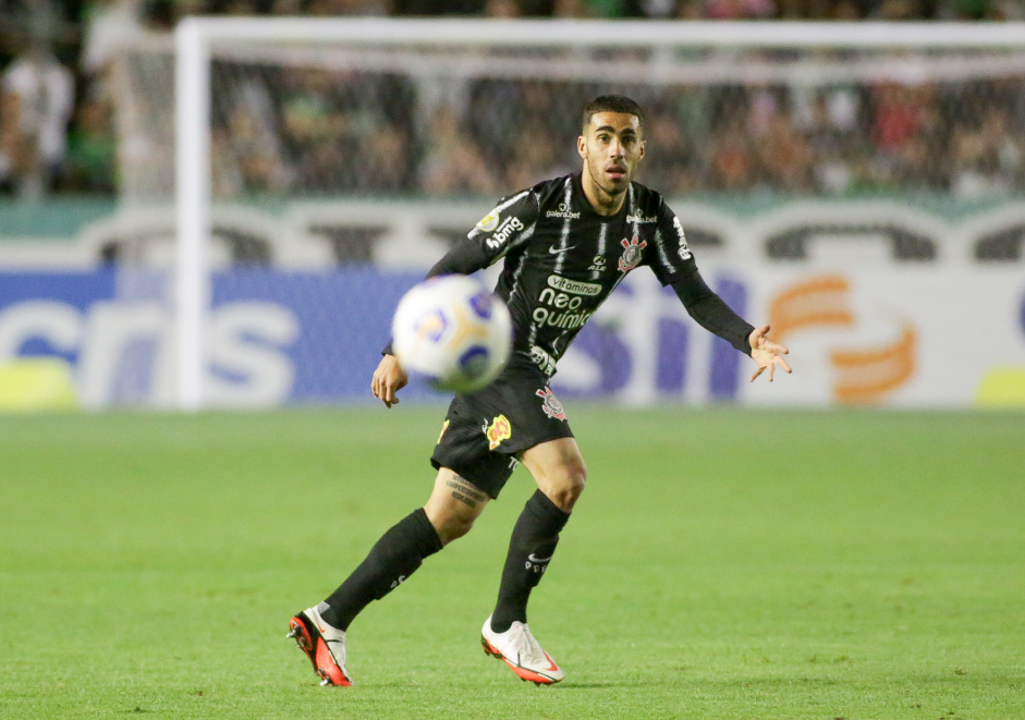 Volante Gabriel na ltima partida do Corinthians na temporada 2021, contra o Juventude