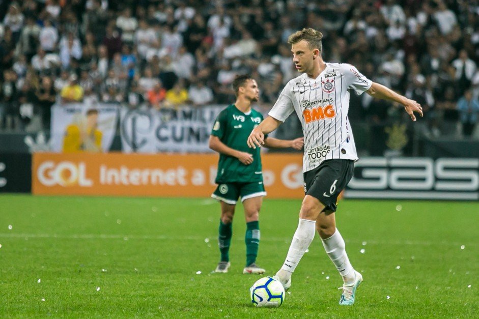 Lateral Carlos Augusto marcou um gol com a camisa do Corinthians; jogador defende o Monza, da Itlia, desde agosto de 2020