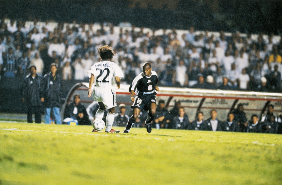 O jogo do Corinthians contra o Real Madrid, pelo Mundial de 2000, ficou marcado pela rusga entre Edilson e Karembeu