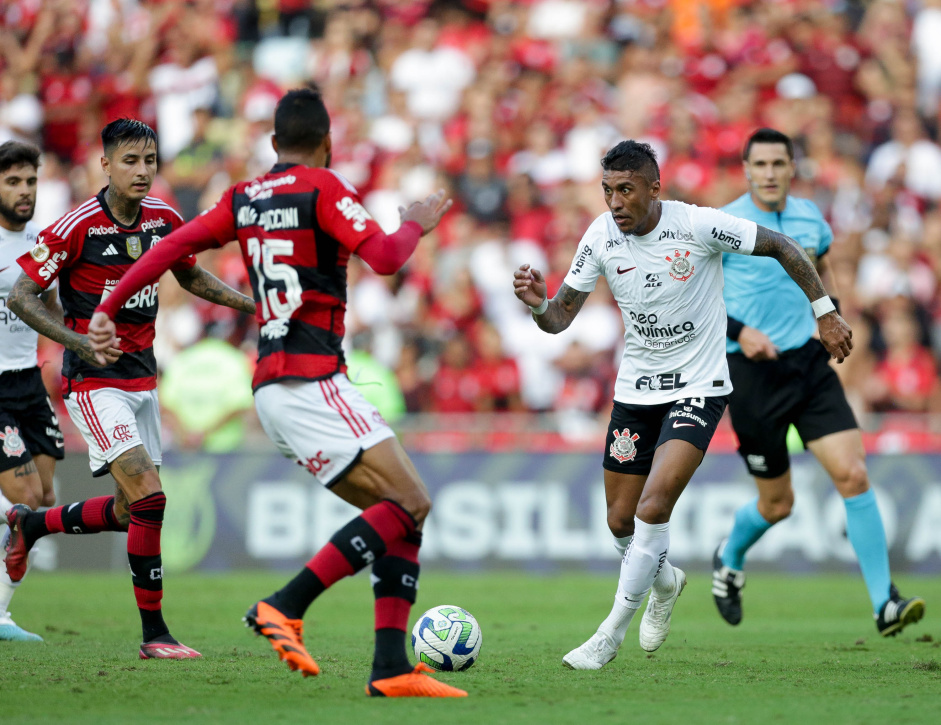 Paulinho e Fausto Vera formaram dupla pela segunda vez seguida no jogo contra o Flamengo