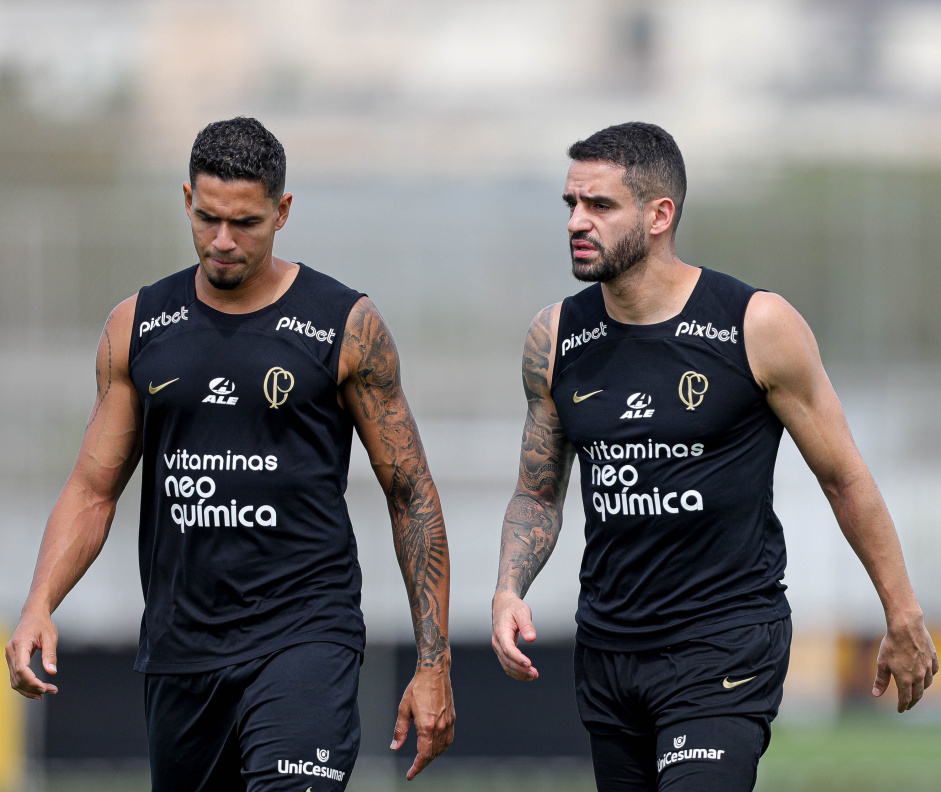 Renato Augusto e Lucas Verssimo durante treino em preparao para o duelo contra o Palmeiras