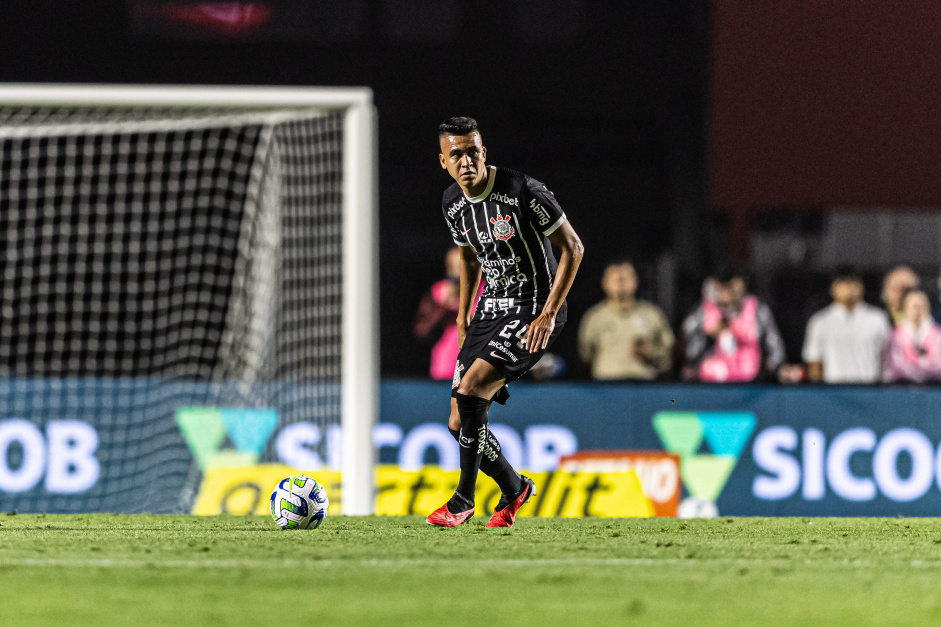 Cantillo voltou ao time titular do Corinthians no jogo contra o So Paulo