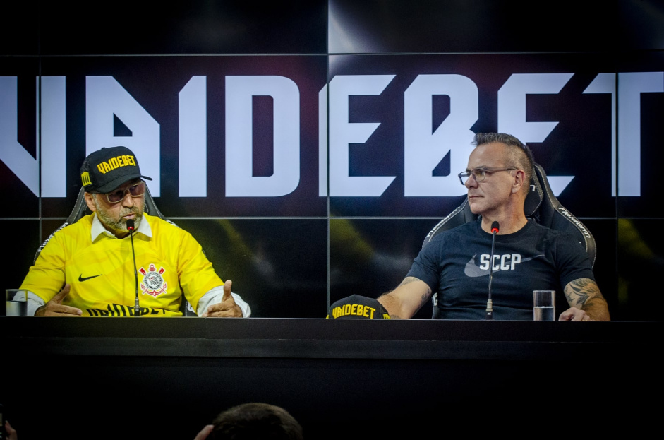Augusto Melo e Sergio Moura anunciaram a VaideBet como nova patrocinadora mster do clube