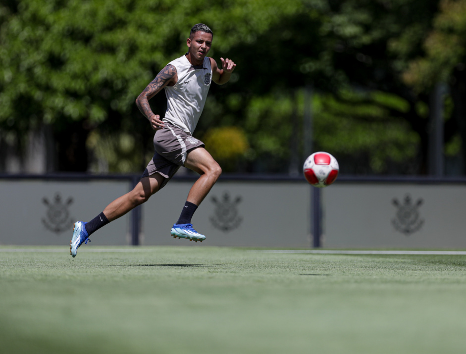 Kayke viu aumentar a concorrência no profissional do Corinthians