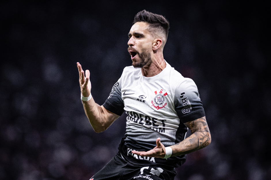 Igor Coronado vibra com primeiro gol pelo Corinthians