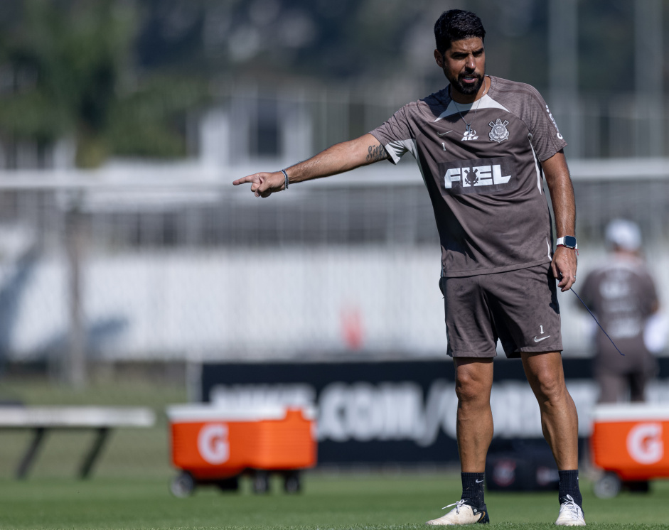 Antnio Oliveira passou o ltimo treino antes do jogo contra o Athletico-PR