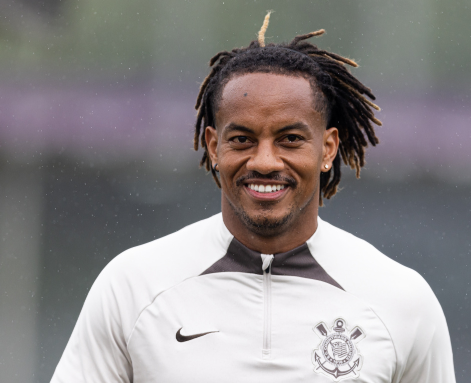Corinthians renova contrato de André Carrillo