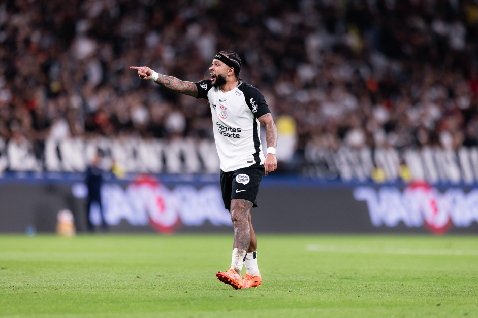 Memphis Depay é titular do Corinthians para enfrentar o Red Bull Bragantino