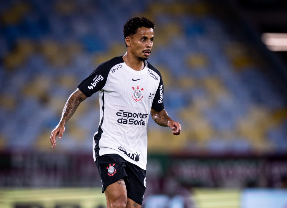 Allan foi expulso no confronto diante do Fluminense após um gesto obsceno em direção de Lucho Acosta